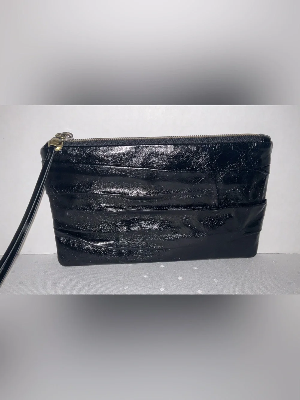 HOBO INTERNATIONAL WAVER BLACK LEATHER  CLUTCH WRISTLET PULL OUT STRAP - NEW